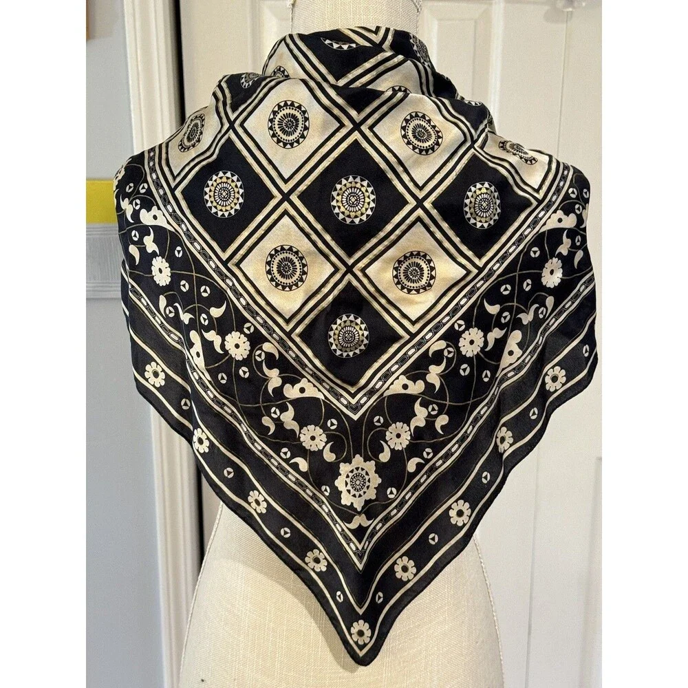 Medallion Sun Burst Floral Border Silver Gold Ivory 33